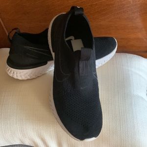 Womens EUC Slip on Nike Epic Run, black, size 8